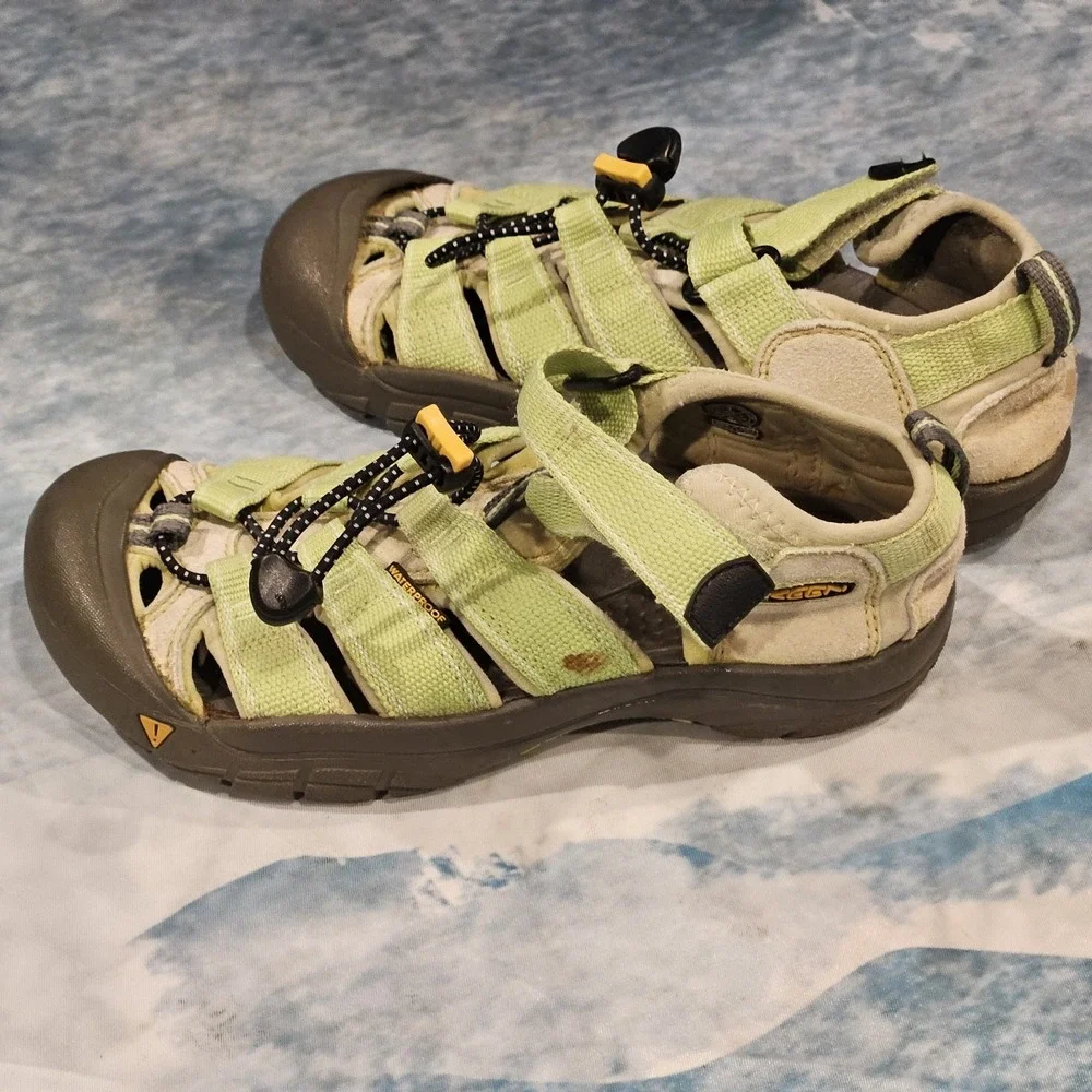 KEEN‎ Kids Size 3 Waterproof Sport Sandals Closed Toe Hiking Trail Shoes Green